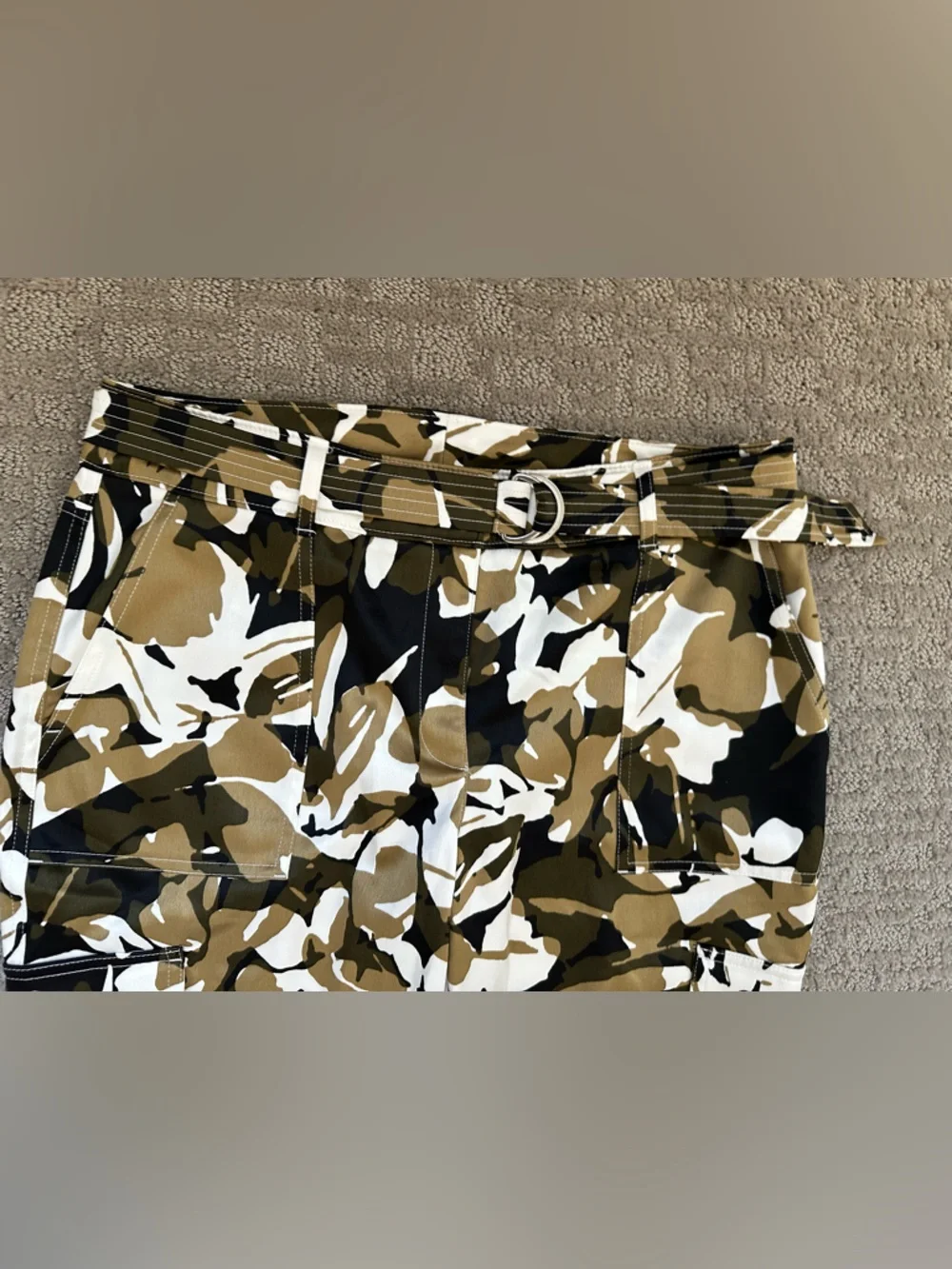 Chico’s Camo Cargo Pants Belted Utility Pants Size 0.5 Small Olive Tan